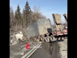 На М-5 грузовик улетел в кювет и перегородил трассу