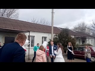 Поздравляли жениха и невесту в Беловодске