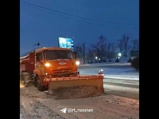 Большая пробка из-за мощного снегопада образовалась на трассе М-4 Дон в районе Красного Сулина Ростовской области