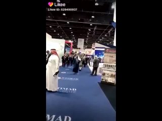 Король Бахрейна прибывает в Дубай со своим телохранителем