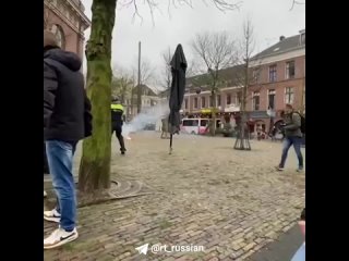 Антиисламские активисты пытались сжечь Коран в центре нидерландского Арнема