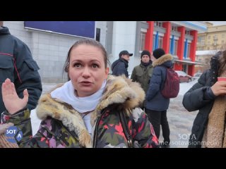 “Кочерыжку вместо мужа?!“ Жены мобилизованных против zетницы в штабе Путина в Москве. 👀