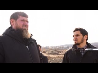 ️ ️ ️Глава ЧР Рамзан Кадыров ознакомился с ходом строительных работ в центральной части Грозного. Главу региона сопровождали мэр