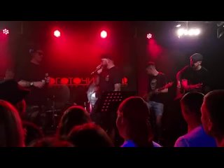 Многоточие_Band_-_Щемит_в_душе_тоска__Live__Москва__16_тоннруставели__многоточие_22032024192317_MPEG-4 (360p).mp4