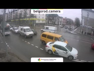 Момент сегодняшнего ДТП на пересечении проспекта Богдана Хмельницкого и улицы Преображенская 

Водитель «Renault Logan», при пер