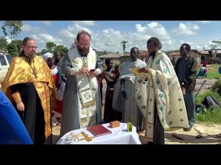 В начале марта глава экзархата Африки Русской православной церкви епископ Зарайский Константин впервые совершил таинство крещени