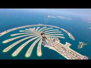 С парашютом над Дубаем