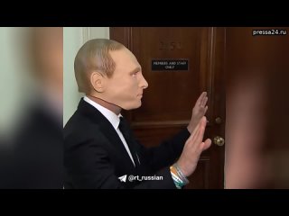 Демократ из Флориды пришёл в маске с изображением Путина на слушания об объявлении импичмента Байден