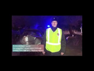 В Черногорске погиб пассажир автомобиля, врезавшегося в дерево