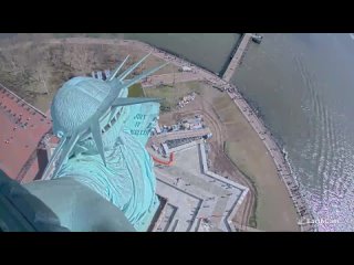 Камера Earthcam, расположенная на Статуе Свободы, запечатлела момент землетрясения в Нью-Йорке