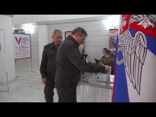 Министр_обороны_РФ_и_начальник_генштаба_ВС_РФ_проголосовали_на_выборах