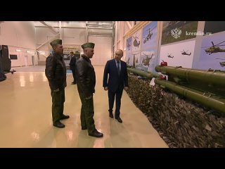 Владимиру Путину показали противотанковую «Хризантему» Ростеха.