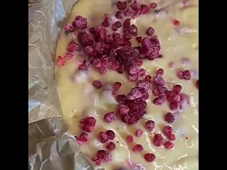Фантастический пирог с ягодами на кефире