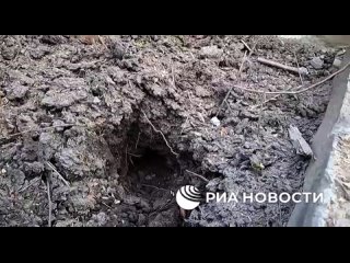 Жилой дом полностью разрушен после атаки ВСУ по Куйбышевскому району Донецка, передает корреспондент РИА Новости