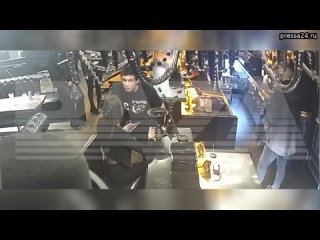 Полное видео похождений Никиты Кологривого в новосибирском баре.   Сначала Никита лежал на коленях с