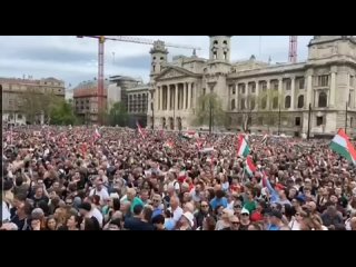 Tens of thousands of people are protesting against Viktor Orban’s rule in Hungary, demanding his resignation. According to some
