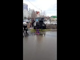 Пенсионер против тротуарного ездока