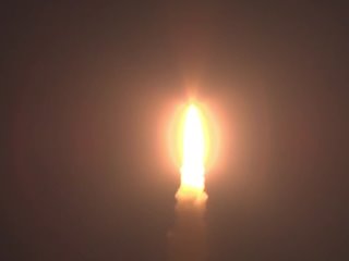 Кадры успешного испытательного пуска межконтинентальной баллистической ракеты с полигона Капустин Яр опубликовало МО РФ