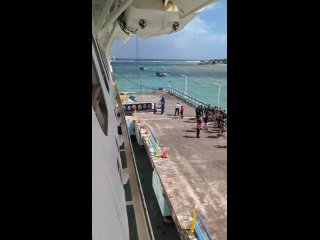 Круизный лайнер врезался в пирс на Ямайке из-за сильного ветра.