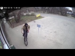 В Краснодаре велосипедист украл выпавший из кармана кошелек!