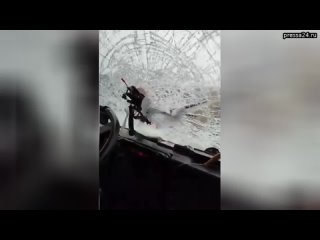 Везение 199-го уровня: украинский FPV-дрон  влетел  в лобовое стекло автомобиля наших бойцов, не сд