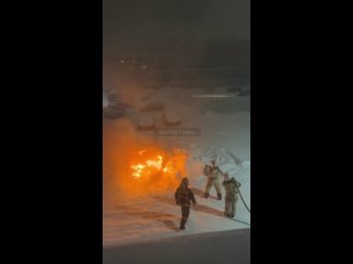 Ночью в Норильске на Комсомольской загорелась иномарка