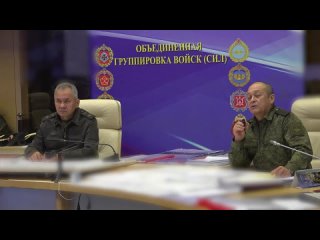 🇷🇺 El ministro de Defensa de Rusia, Serguéi Shoigú, visitó el cuartel general del Grupo Conjunto de Tropas, donde escuchó inform