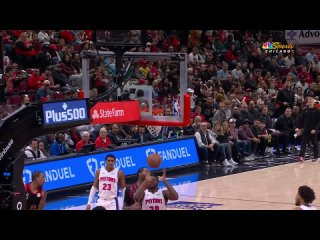 DeMar DeRozan insane 360 reverse layup vs Pistons