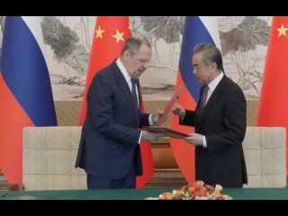 Beim Treffen zwischen dem russischen Auenminister Sergej Lavrov und dem chinesischen Auenminister Wang Yi wurden Fragen der Zu