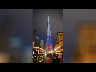 В Дубае подсветили в цвета флага России самое высокое здание в мире «Бурдж-Халифа»