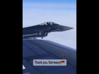 Самолет Зеленского сопровождают немецкие истребители Eurofighter Typhoon на пути во Францию