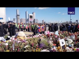 🇷🇺El número de víctimas del ataque terrorista aumentó a 551; el noveno día después de la tragedia comenzó un servicio conmemorat