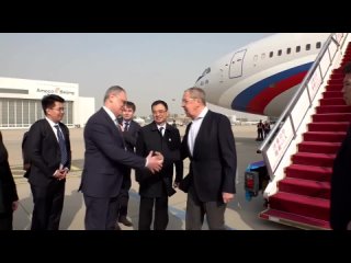Глава МИД России Сергей Лавров прибыл в Китай с официальным визитом