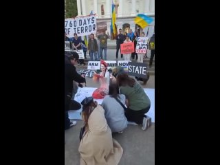 Свидомые дегенераты, в рамках акции “Протяни руку Украине немедленно“ решили подкалымить и обратить внимание на дела свои скорбн