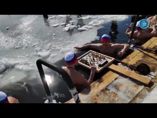 Тюменские «моржи» установили рекорд России по игре в шахматы в ледяной воде