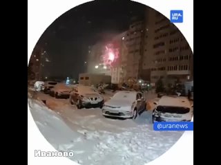 Новый год в России не прошел без происшествий. В нескольких городах пострадали дома и машины из-за фейерверков и петард.