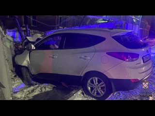 Омич решил скрыться на автомобиле от полицейских, но врезался в бетонный забор 🤷‍♂️

3 февраля в ночное время в Омске на улице Ш