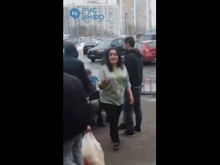 В Москве двое охранников сильно избили покупательницу