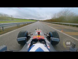 Самый быстрый в мире дрон с камерой против болида Формулы-1