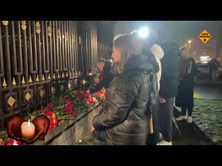 Citizens of Belarus are bringing flowers to the Russian embassy in Minsk and lighting candles in mourning for the victims of the