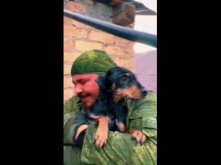 Спасение собаки во время паводкового наводнения в пригороде Оренбурга.  Реакция спасителя и собаки - бесценна.♥️