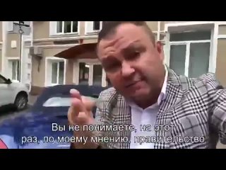 Израильский блогер возмущен центром госуслуг в России. До чего Путин довел страну!