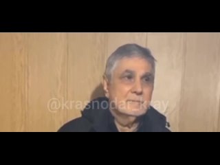 В сети появилось видео с Шакро Молодым в день его выхода из колонии ИК-2 Краснодарского края по состоянию здоровья.