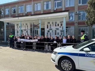 В Славянском районе одноклассники несовершеннолетнего пешехода, пострадавшего в ДТП, вышли на дорогу совместно с автоинспекторам