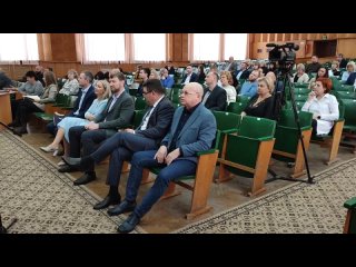 Ход работ по ремонту подъездов в многоквартирных домах Серпухова обсудили на еженедельном оперативном совещании.