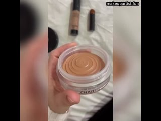 Бронзирующий крем-гель Chanel Les Beiges Healthy Glow Bronzing Cream.   Текстура я вам скажу, тверже