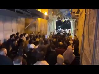 Вчера МАГАВ запретил вход молодым палестинцам, которые могли нарушить порядок и забаррикадироваться на Храмовой горе. #Израиль