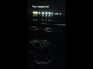 Появилось новое видео атаки на патрульный корабль “Сергей Котов“.  Оно сделано с проплывавшего рядом судна