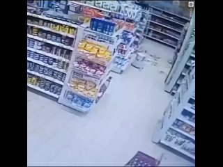 буйная женщина дважды устраивала погромы в супермаркете под Пермью
