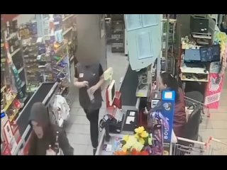 На директора магазина с ножом напал житель Искитима
